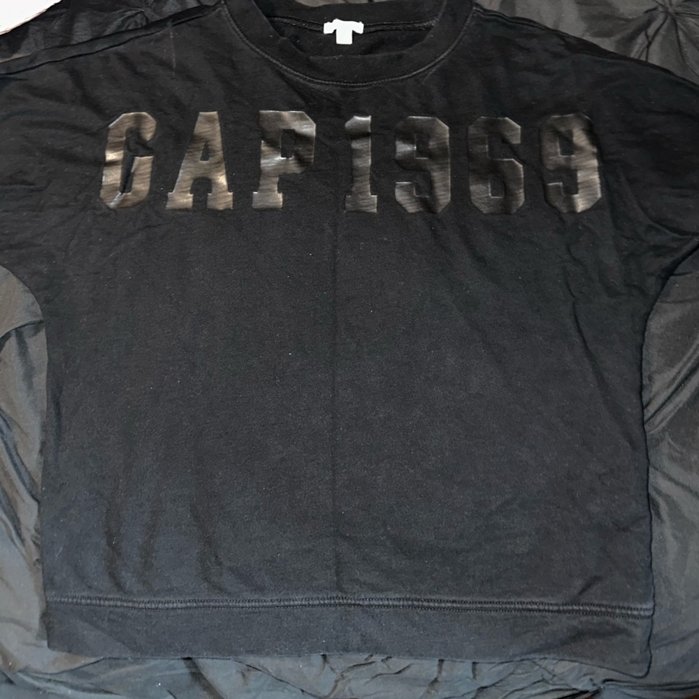 Gap sweater shirt